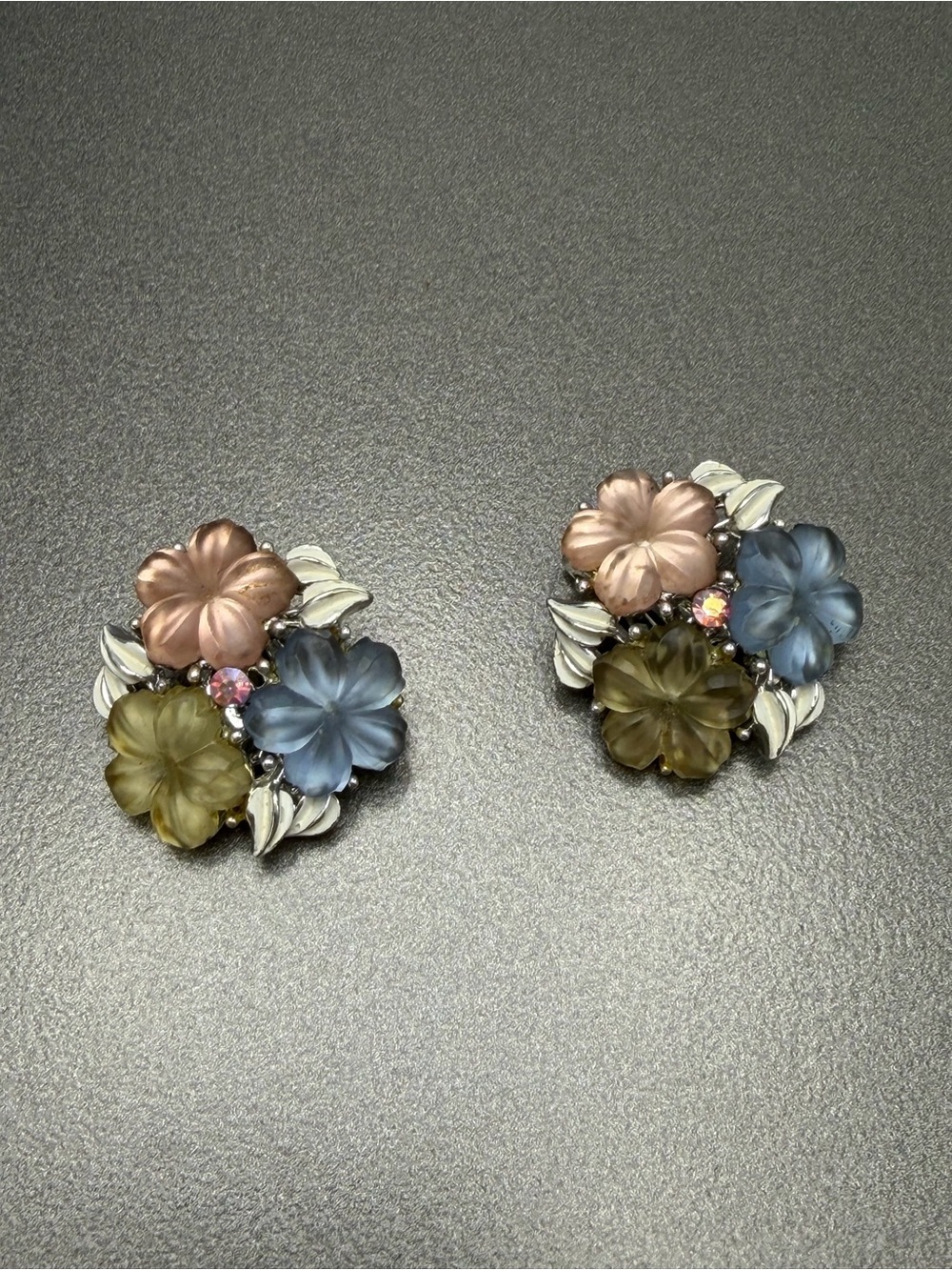 Vintage Kramer art Glass Floral Clip Earrings #362se